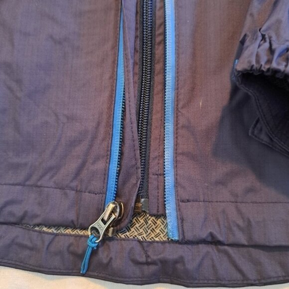 L. L. Bean boys size 3 tone blue jacket, 2 front zippers, outside 1 broken - Picture 2 of 10
